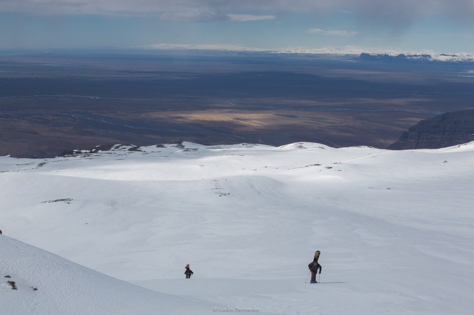 hiking hvannadalshnukur highest volcano in iceland.