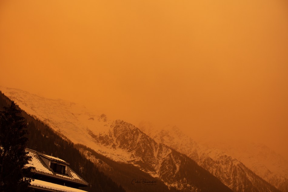 Sahara sky in covid Chamonix